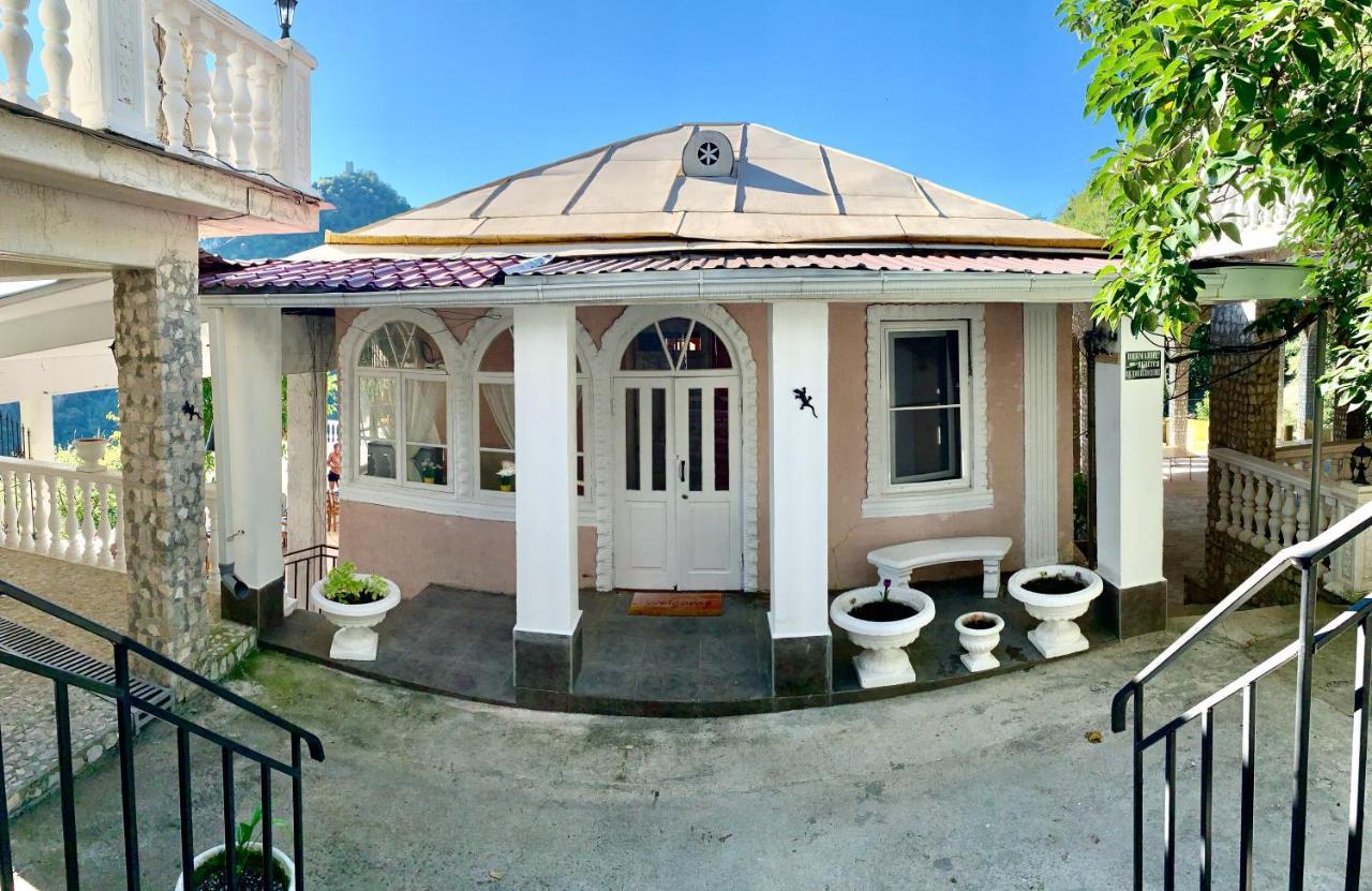 Замок Орлиное Гнездо New Athos Exterior foto